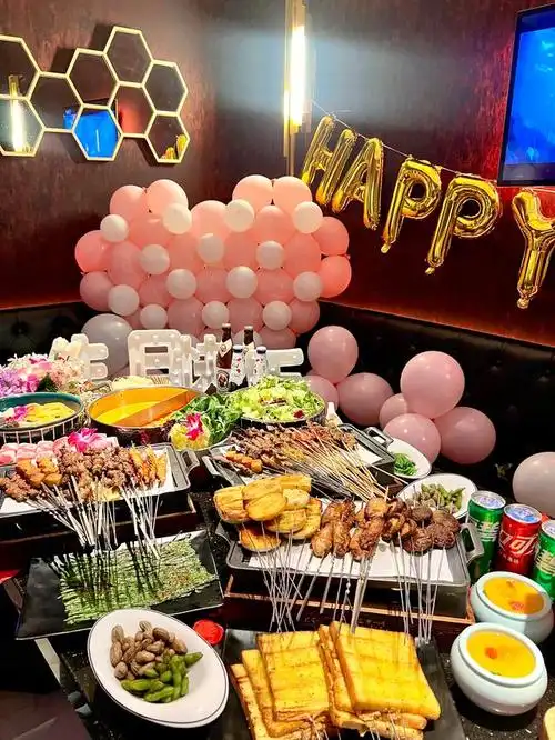 难得闺蜜小聚还是她生日.几个小朋友第一时间想到k泰.