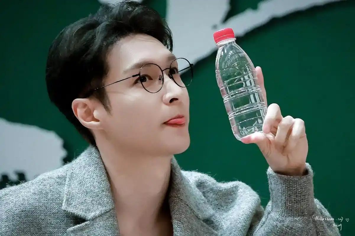 可爱鼠啦.#张艺兴 #眼镜杀 - 抖音