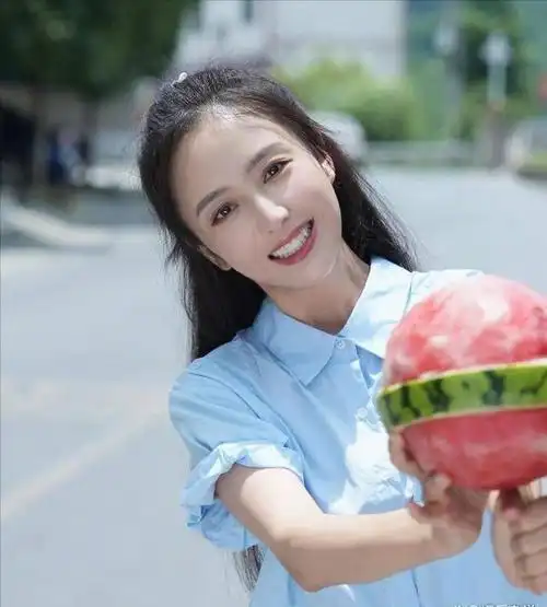 陈思诚的快乐你猜不到一比较才发现,21岁女友咋赢过佟丽娅