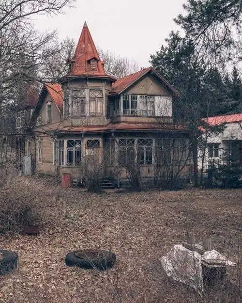 豪华却一个个废弃这些俄罗斯老别墅你心动吗