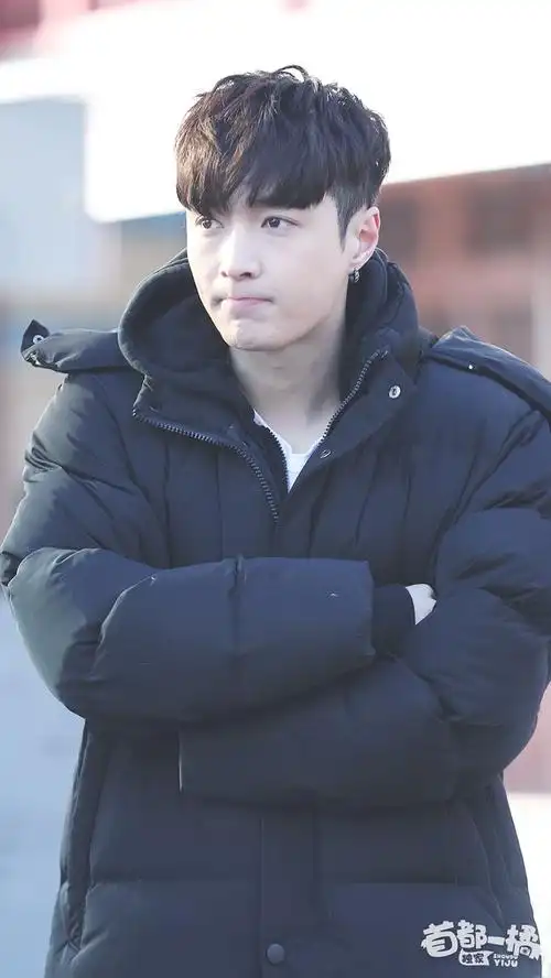 回应: 豆瓣图楼|张艺兴笑起来也太治愈了吧!