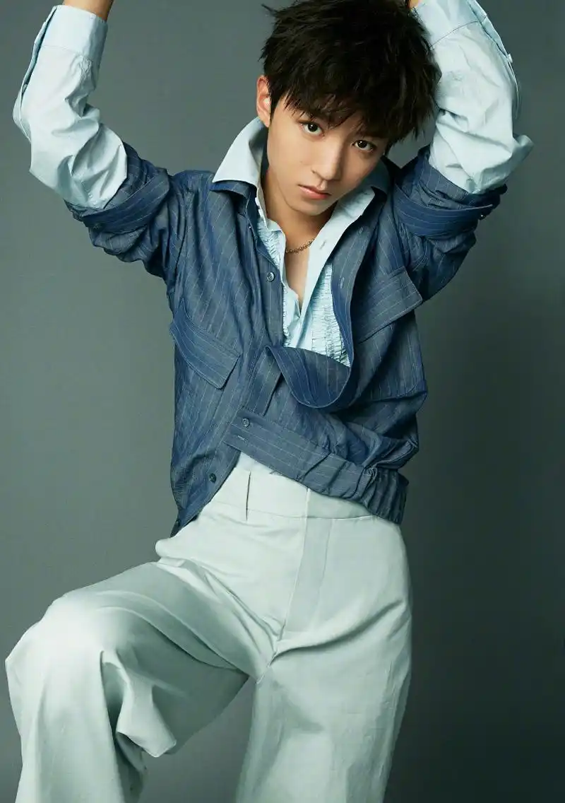 王俊凯时尚芭莎杂志封面大片