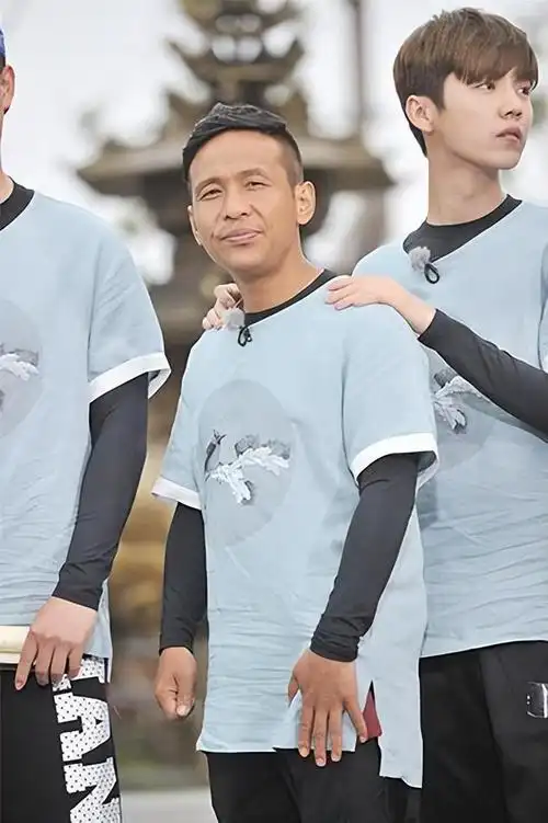 12年了宋小宝成名后抛弃发妻转身娶年轻粉丝如今生活怎样了