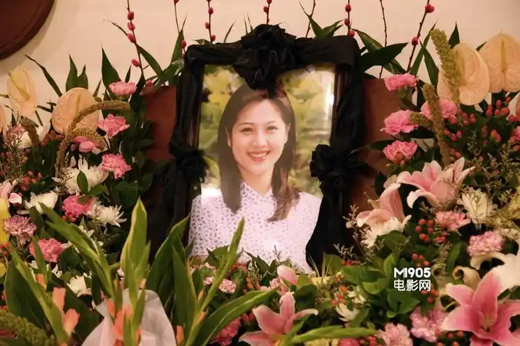 电影频道女主播王欢遗体告别仪式举行 众人流泪悼念