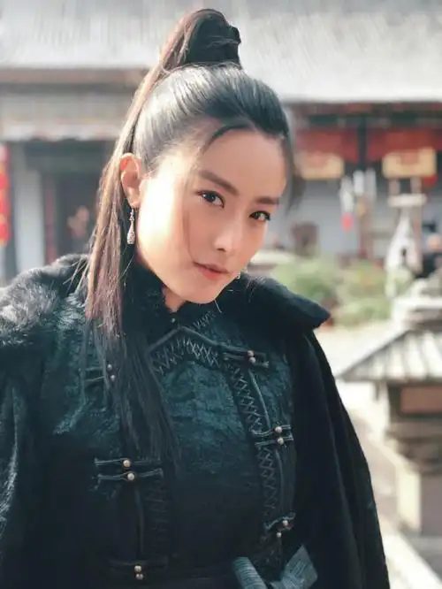 34岁的徐百卉这次要逆袭,低调多年终于爆发,长相耐看美进骨子里