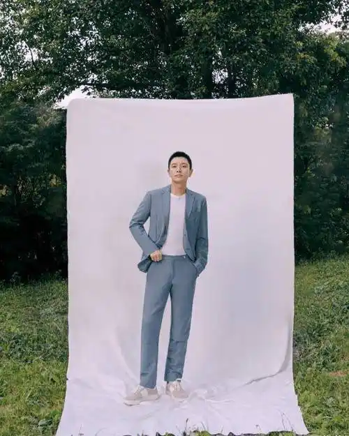 有种"整容"叫离婚1年,贾乃亮近照大变样,粉丝都快认不出_造型_休闲