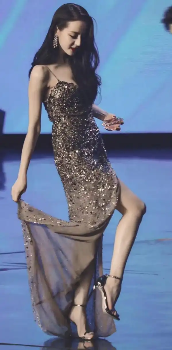 迪丽热巴 高跟鞋,确实太美了