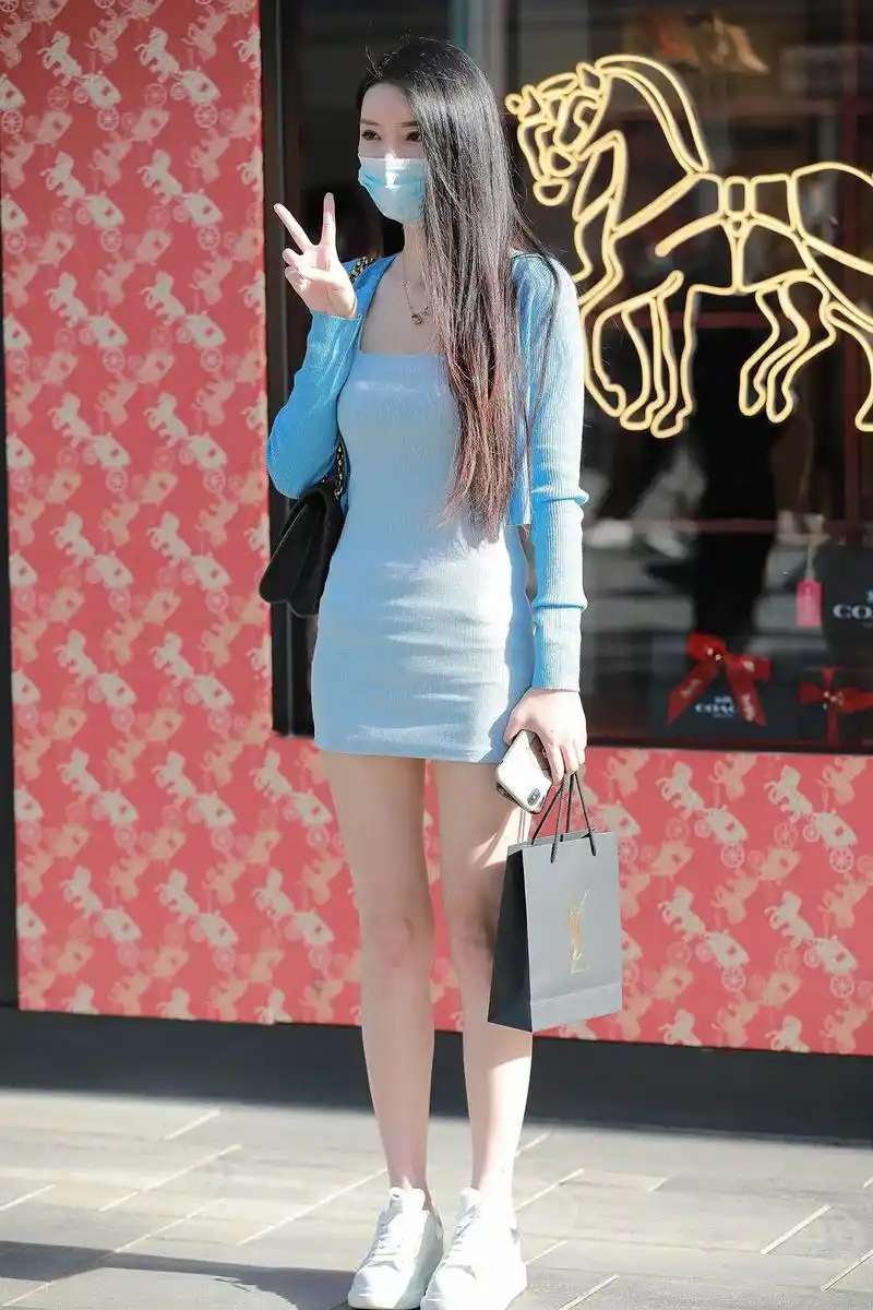 街拍美女 #摄影 #街拍小姐姐  - 抖音