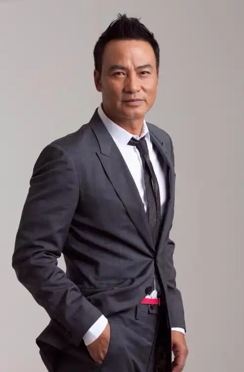 任达华14岁女儿走红,身高180登杂志封面,继承妈妈超模气质