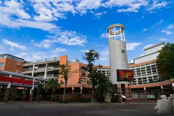 教育配套:地块靠近新海湾幼儿园,通州湾第一实验小学,通州湾高级中