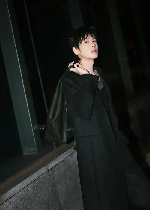 张若昀米兰时装周穿搭好a##张若昀米兰时装周造型好a