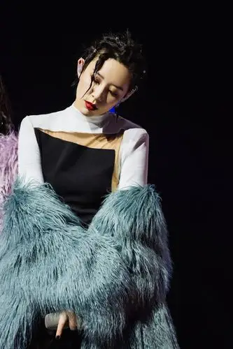 《乘风破浪的姐姐》李斯丹妮张雨绮王丽坤 二轮公演获第一