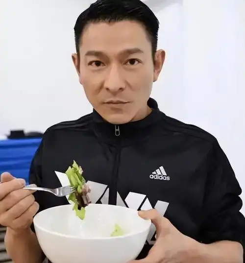 62岁刘德华状态不输小鲜肉,看他食谱才知道,原来他对自己那么狠