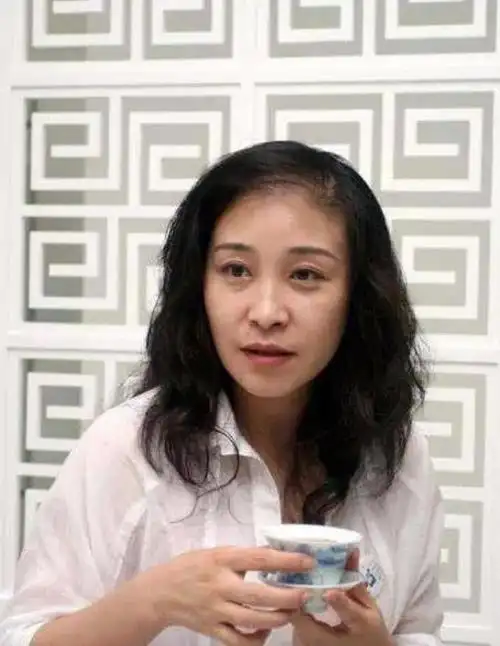 (上图为那辛年轻时的照片)那英事业上的三个关键节点,那辛都是幕后"