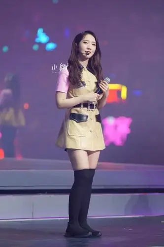 孟美岐又能穿鞋跳舞了演唱会现场换数套造型热舞瞬间惊艳全场