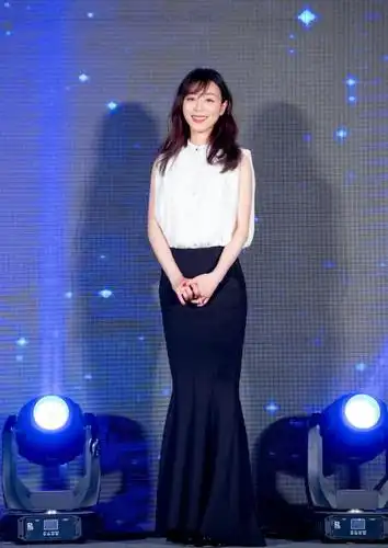 张静初,16年间体重稳定90斤,坦言:维持身材最重要的是忌口