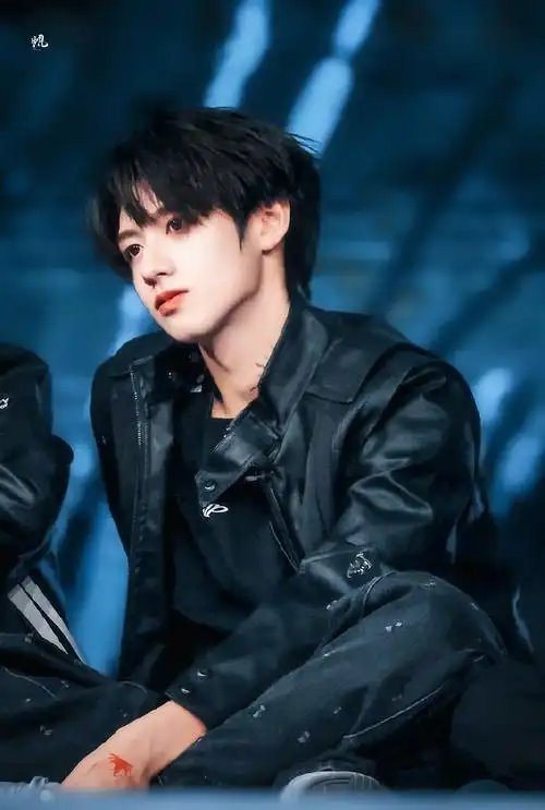 朱志鑫黑色皮衣##tf家族三代齿轮舞台