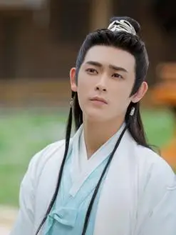 严伯阳(李欣泽饰演)