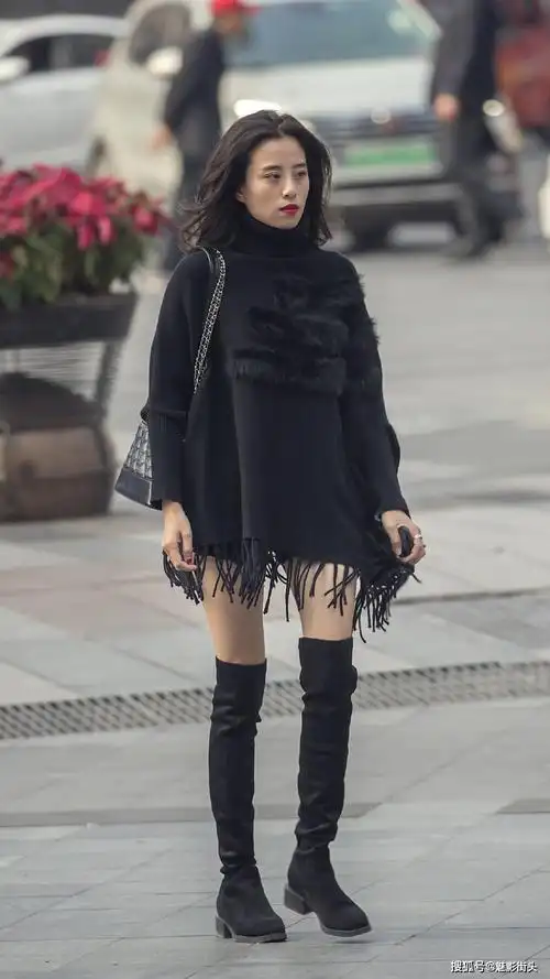 冬天的靴子怎么选美女选择过膝长靴显高显瘦时髦又暖和