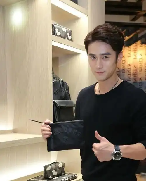 你们知道蒋劲夫嘛,年轻的时候颜值爆表啊,可惜了,退圈了!