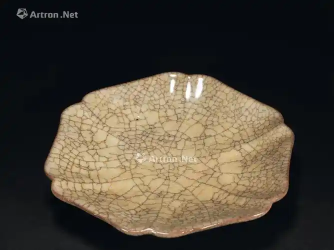 古盏堂学院 国瓷文化 >> 官哥共赏,当品冰裂官窑瓷器上的冰裂纹,在