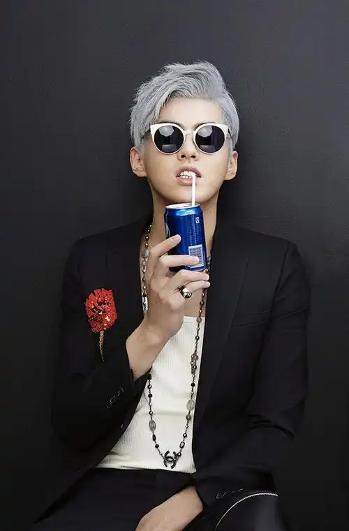 时尚芭莎吴亦凡