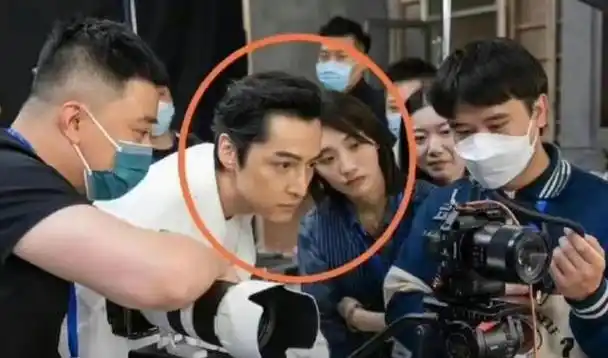 王俊凯恋爱绯闻风波升级疑似女方酒店自拍原照曝光