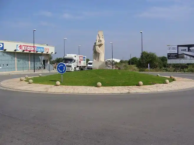 traffic island - google 搜索