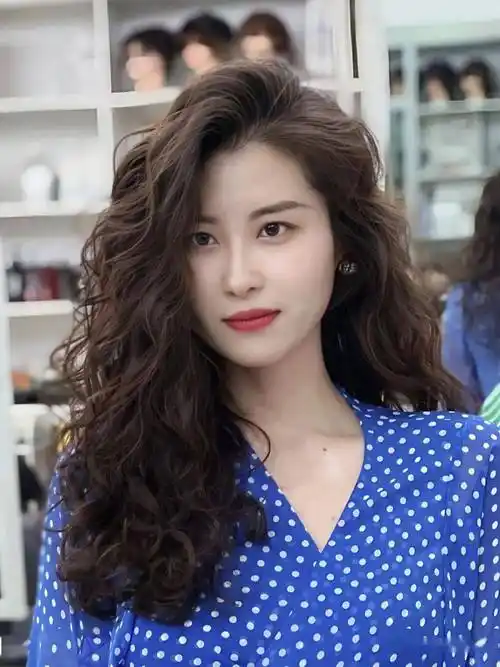 冬至后流行"烫满头"_发型_中国_形象