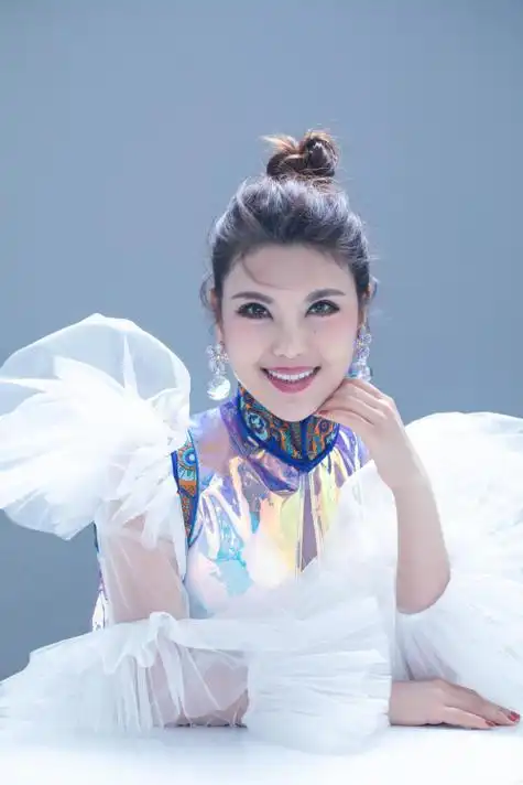 在美好时光与乌兰图雅一起《相拥美丽》