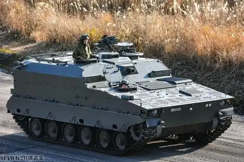 日本新型履带式装甲车曝光 采用89式步战底盘 将与轮式方案竞争