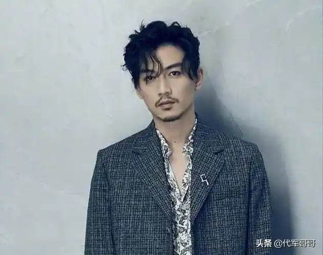 盘点娱乐圈脸超小的八大男明星,看看谁最帅气?