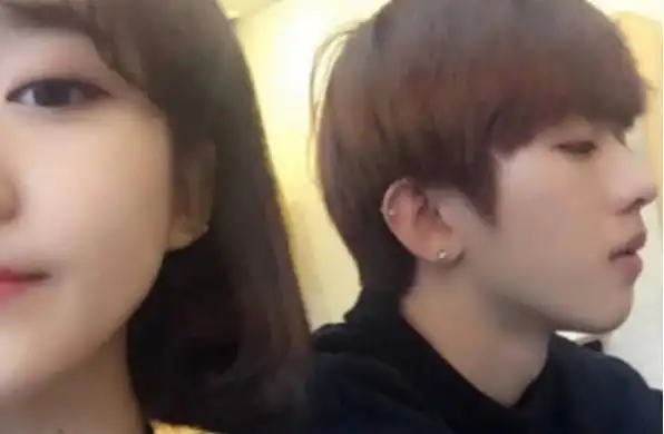 在网上发现蔡徐坤和邵夏存在多种情侣的迹象,才会想他们后期进行恋情