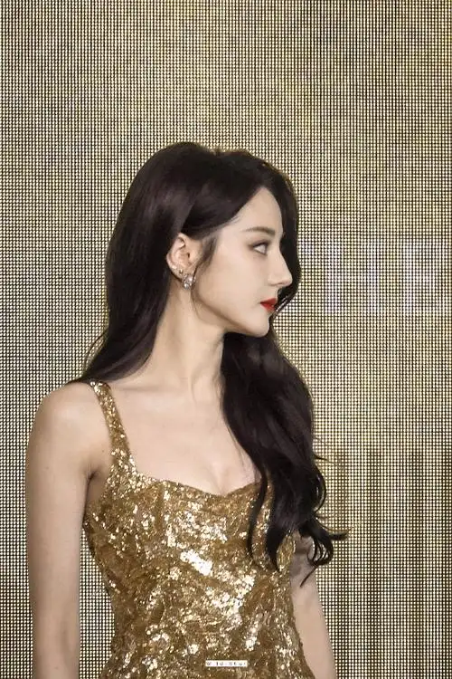 迪丽热巴二月行程