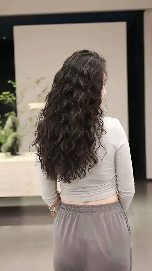 2023年"长发越烫越洋气"_网络_侵权_发型