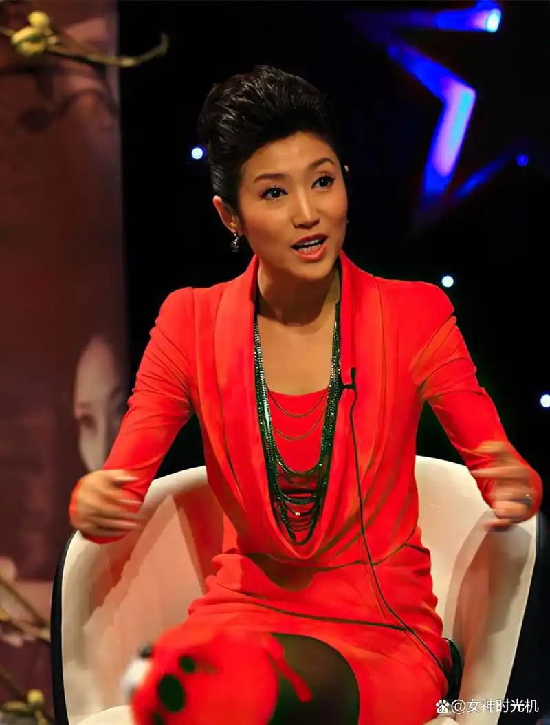 女主持人徐春妮,访谈现场