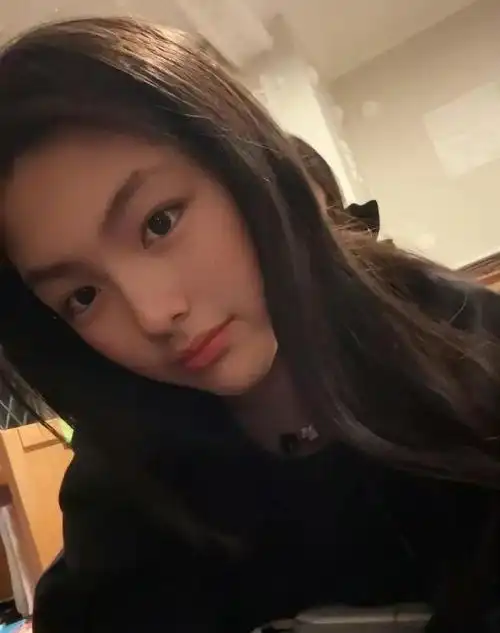 14岁王诗龄放假回国过年晒多组美照近状超好多种风格成熟自信