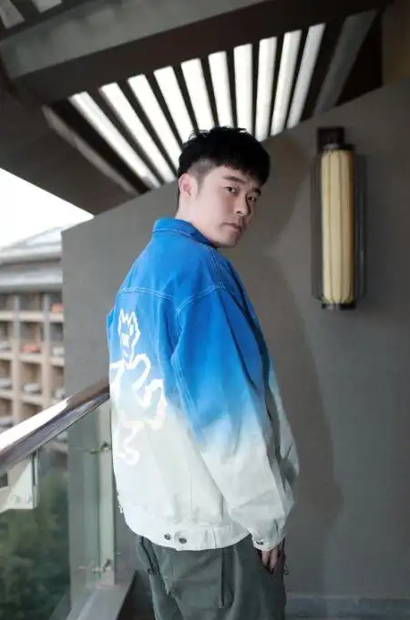 原创陈赫原来这么帅!穿西装变身帅气老板,网友:他曾经还是校草