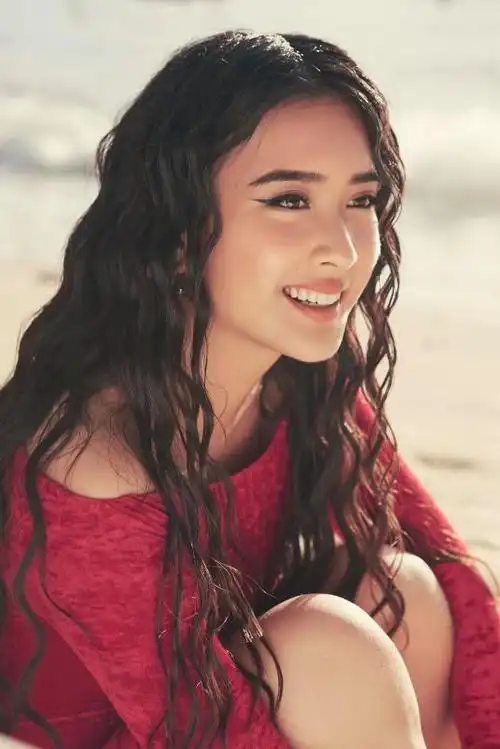 10位00后小花,争奇斗艳各显神通,谁能成为国民妹妹?