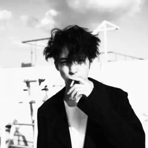 男生图片帅气冷酷黑白头像超清帅气的黑白男生头像孤独高冷