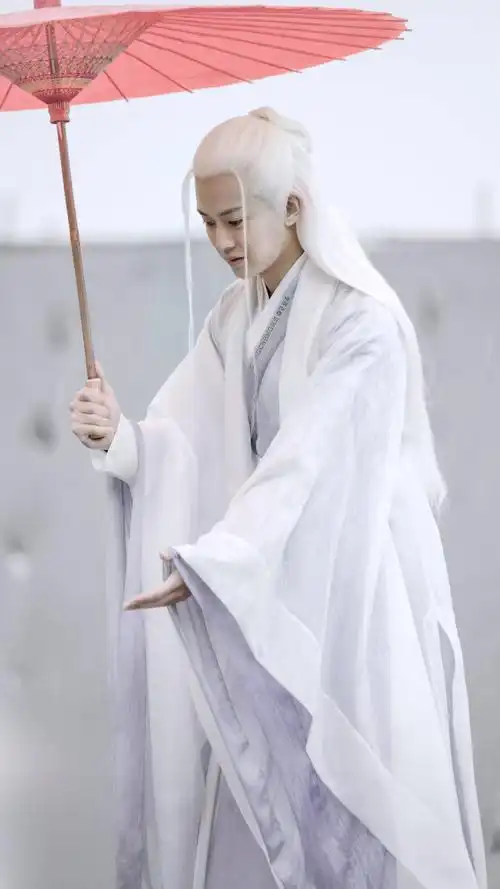 肖战,朱一龙,彭昱畅,这些男星的白发造型,谁的深得你心?