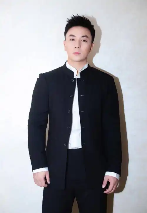 原创释小龙6岁走红被当成李连杰接班人32岁为何成为三流明星