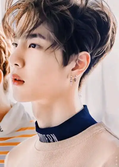 王一博哥哥有时候可能瞟到你了