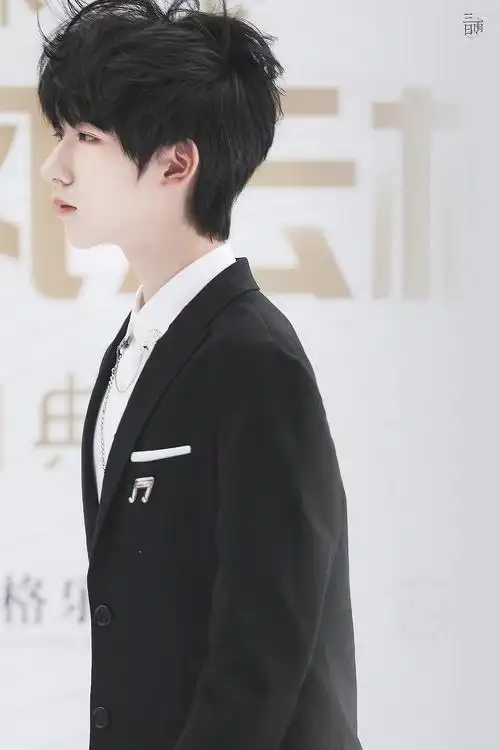 分享一下今天那些惊艳到我的贺峻霖绝美图频(编辑完啦!