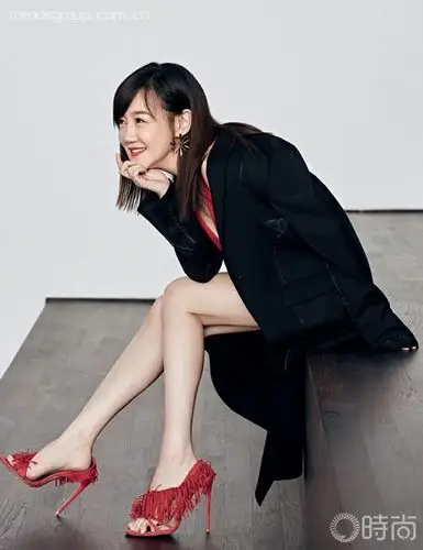 薛佳凝 | 40岁不被蛊惑,不再畏惧