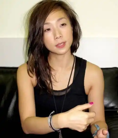 53岁林忆莲豪掷2500万购别墅,欲隐退歌坛做家庭主妇_生活_女儿_恭硕良