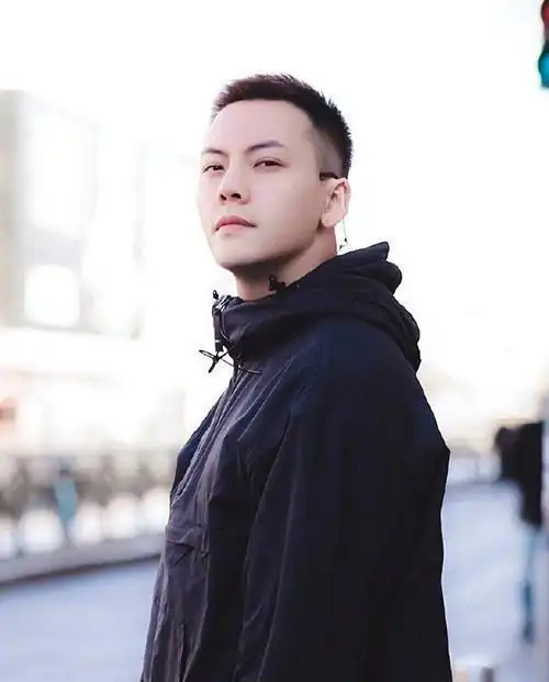 陈伟霆亲自证明,高颜值不惧任何发型!