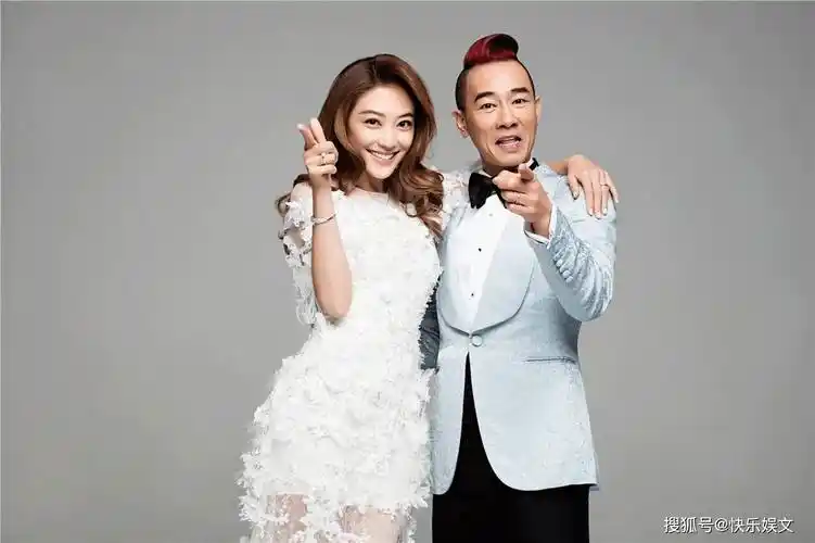 晒与陈小春亲吻照,自称婚姻中她占主动-月光资讯网