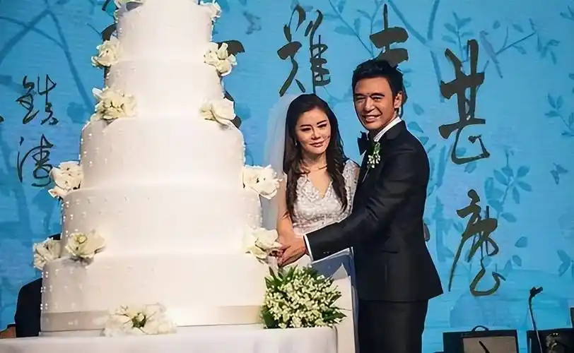 潘粤明被董洁毁了家庭事业和名声,有人比他更惨_钟镇涛_章小_婚姻