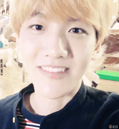 边伯贤gif微笑gif开心gif帅气gif